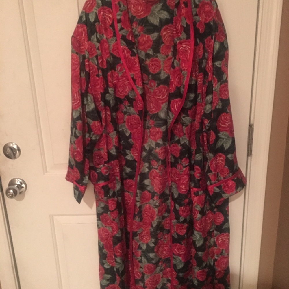 Vintage rose print Victoria’s Secret robe